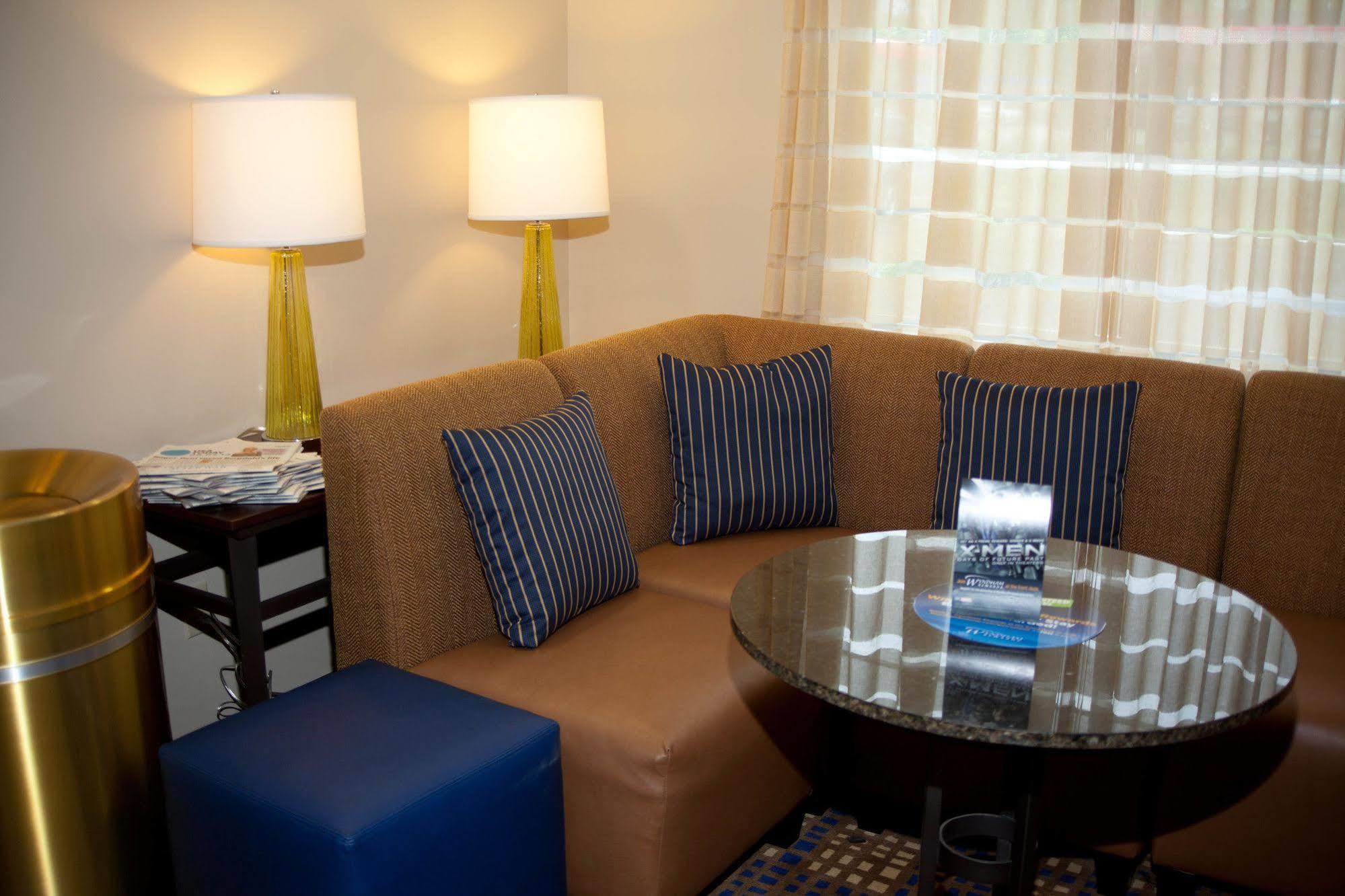 Hotel Baymont By Wyndham Erie à Kearsarge Extérieur photo